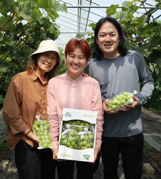 Young Korean Grape Farmers